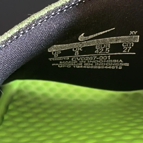 Nike Slides - Picture 10 of 11